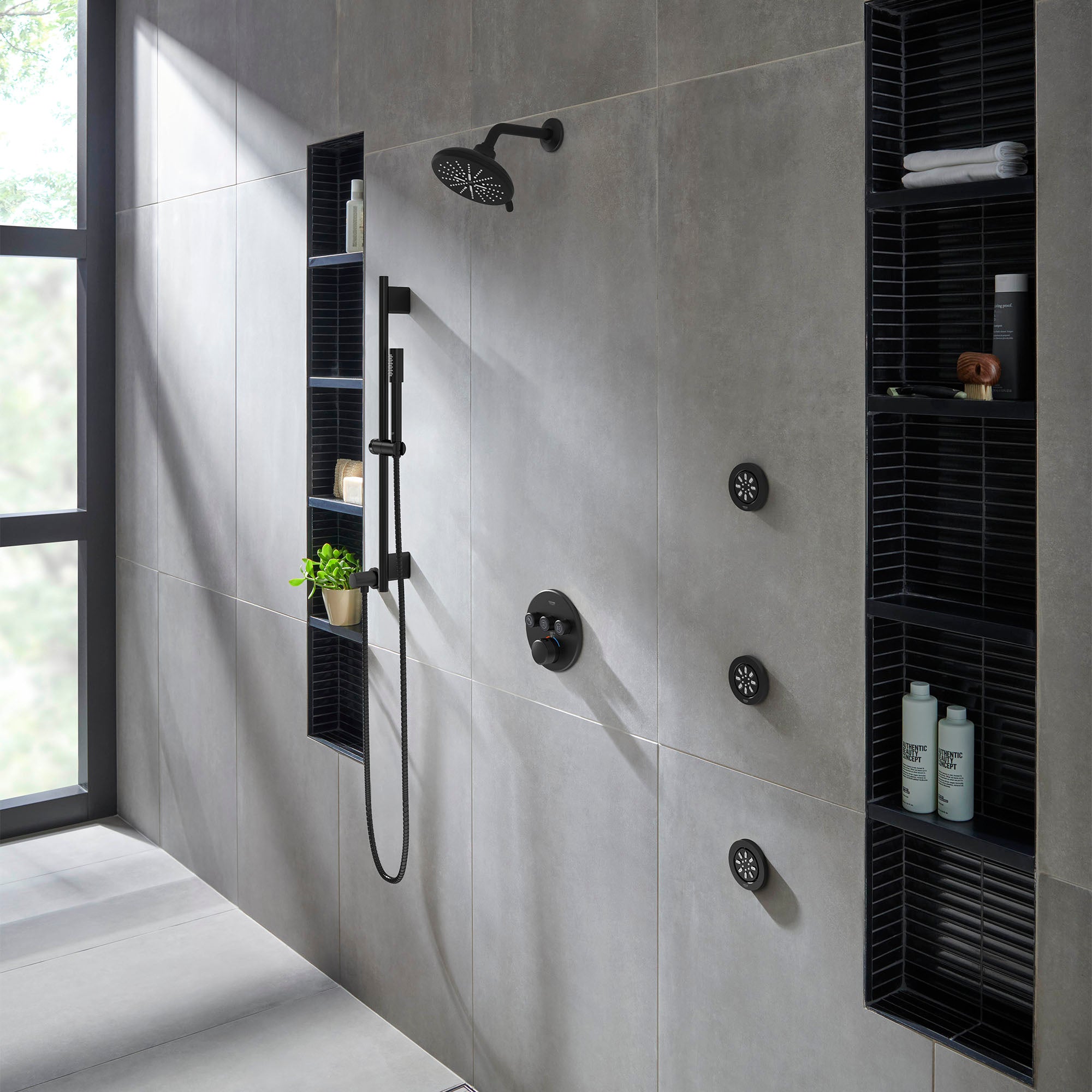 186033_SmartActive_EnvironmentCloseUp_291382430_266032430_268662430_0001_Aug2023_original // Matte Black //