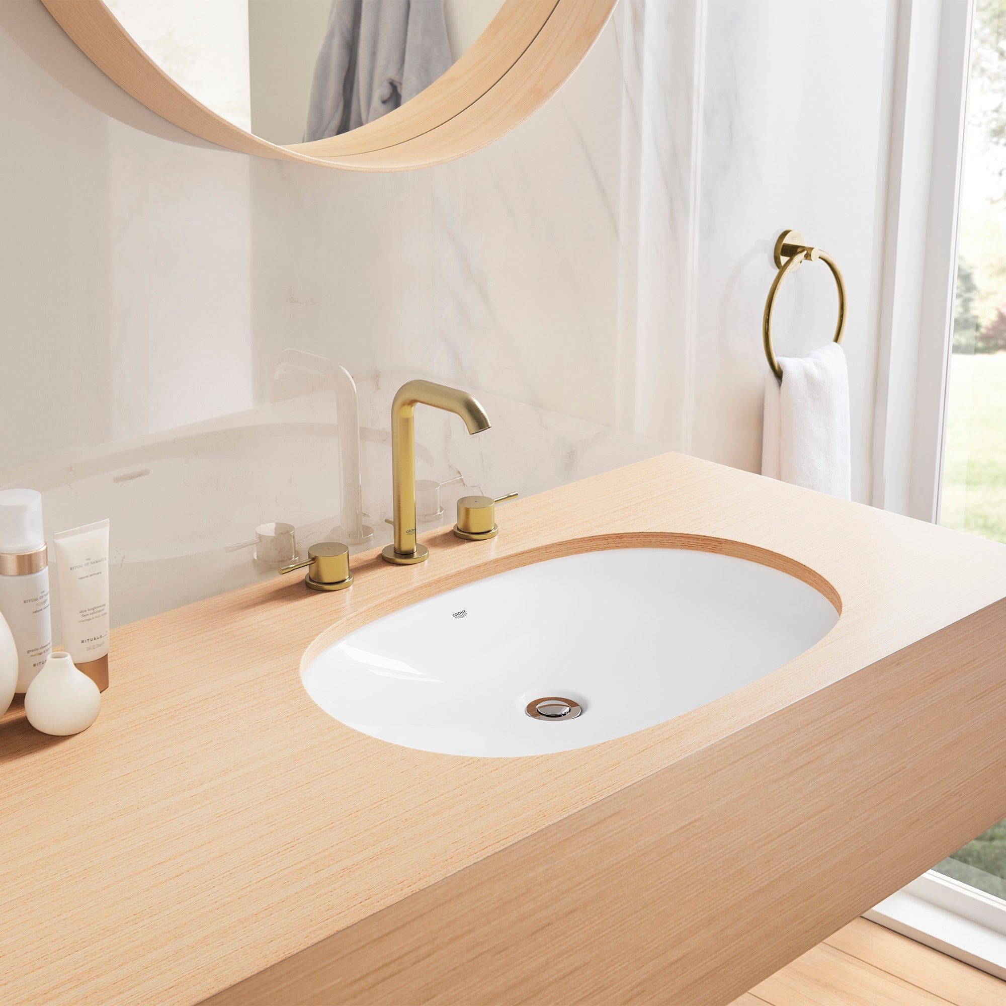 247875_1723097603-Sink_1A_GN0_EnvironmentCloseUp_0001_August2024_original //  Brushed Cool Sunrise (Brushed Gold) //