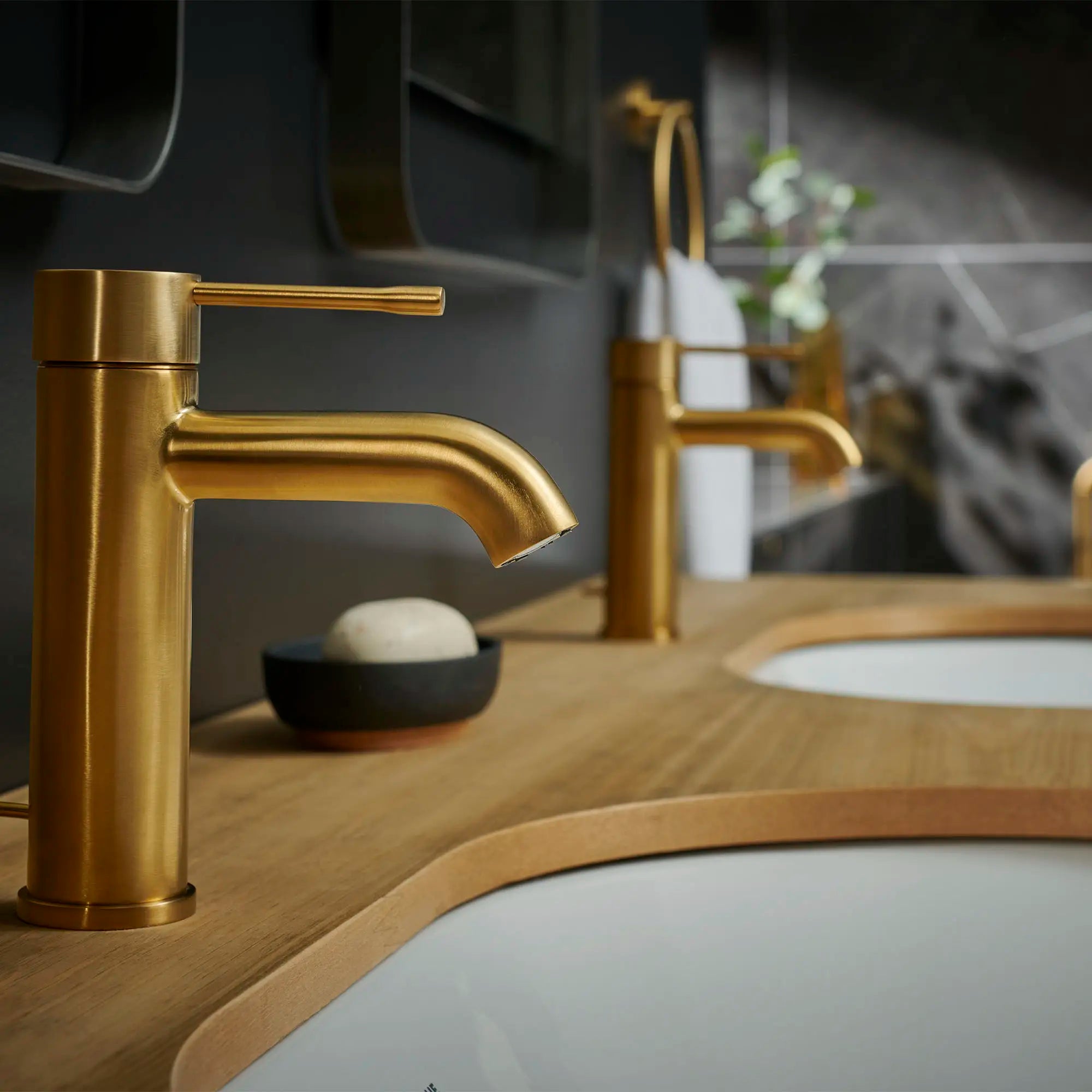 Essence Under Counter 24